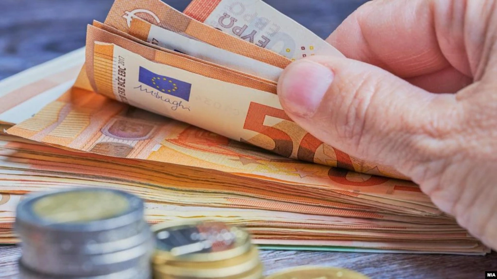 lamtumire-lek-shqiperia-nis-zyrtarisht-pergatitjet-ligjore-per-adoptimin-e-monedhes-euro