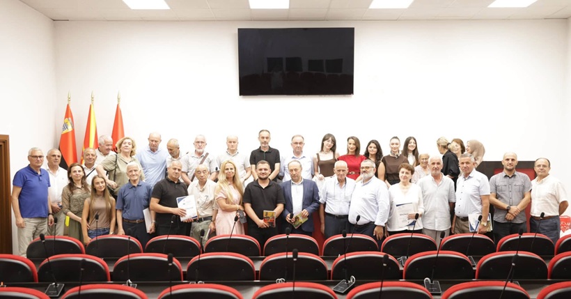  TETOVA N FESTË   MBAHET ORA POETIKE  PUHIZË NË VARGJE 