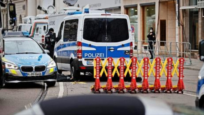 Ngjarje e rëndë në Gjermani: Një djalë godet për vdekje me thikë prindërit dhe vëllain e tij, plagos rëndë motrën