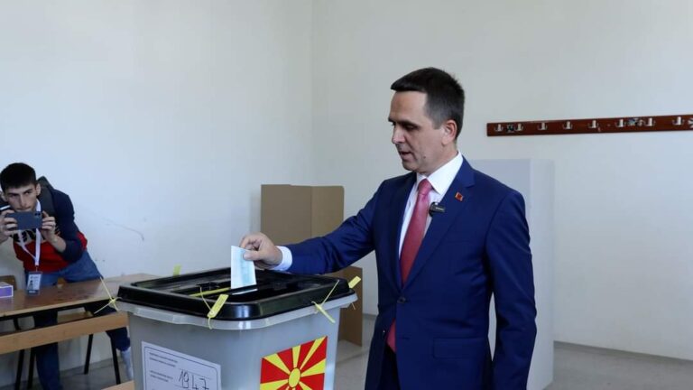 Votoi kryetari i komunës së Tetovës Bilall Kasami dhe  lideri i Lëvizjes BESA. Ja mesazhi i tij