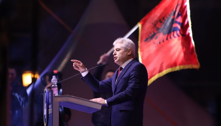 Fjalimi i Ali Ahmetit kundër Mickovskit pushton rrjetet sociale dhe elektrizon votuesit e rinj