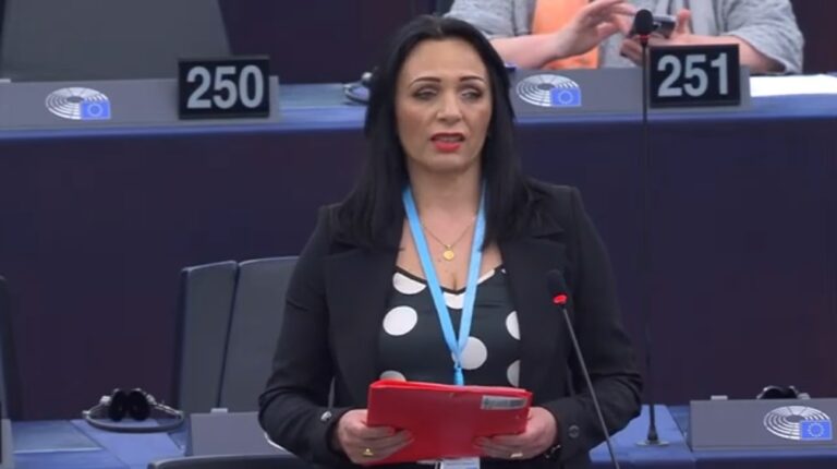 Deputetja shqiptare nga Maqedonia e Veriut në KiE ia përmend Serbisë vrasjen e familjes Jashari
