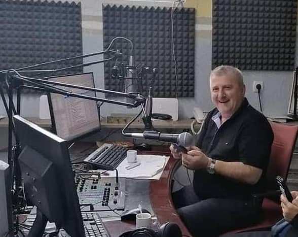 Ndërroi jetë Fisnik Bekteshi, gazetari dhe drejtuesi i radios së njohur strugane “Radio Rrapi”