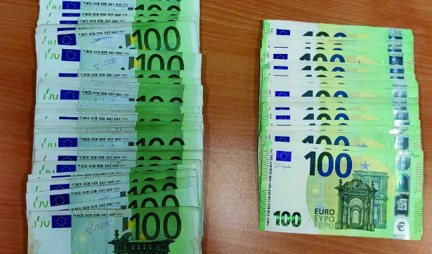 Zyrtari i policisë së Maqedonisë kapet duke marrë 12 mijë euro ryshfet që ka ndërmjetësuar për marrje të banesave sociale